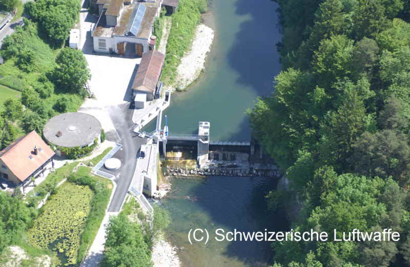 Dieses Luftbild der schweizerischen Luftwaffe zeigt das Kraftwerk in der Vogelperspektive von oben