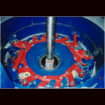 Bild 77 von 80 der Baubilder Ansteuerung der Leitschaufeln der Kaplanturbine durch zwei Hydraulikzylinder