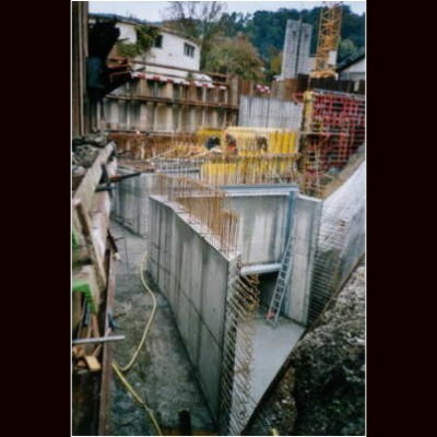 Bild 21 von 40 der Baubilder Auslaufbauwerk mit Platz auf der linken Seite für den noch zu bauenden Fischpass