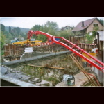 Bild 31 von 40 der Baubilder Betonpumpe für das giessen der Fundamentplatte der zukünftigen Hochwasserklappe im Wehrfeld 3