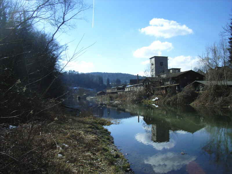 Bild zeigt die ehemalige Giesserei der Firma Blumer&Söhne direkt oberhalb des Kraftwerks gelegen
